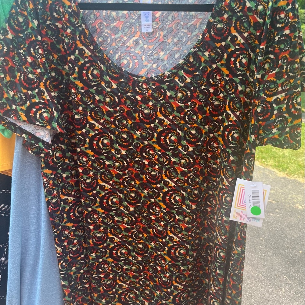 LuLaRoe Black and Multicolor Short Sleeve Blouse Classic T NEW WITH TAGS